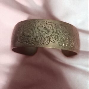 Wrist cuff - carnations